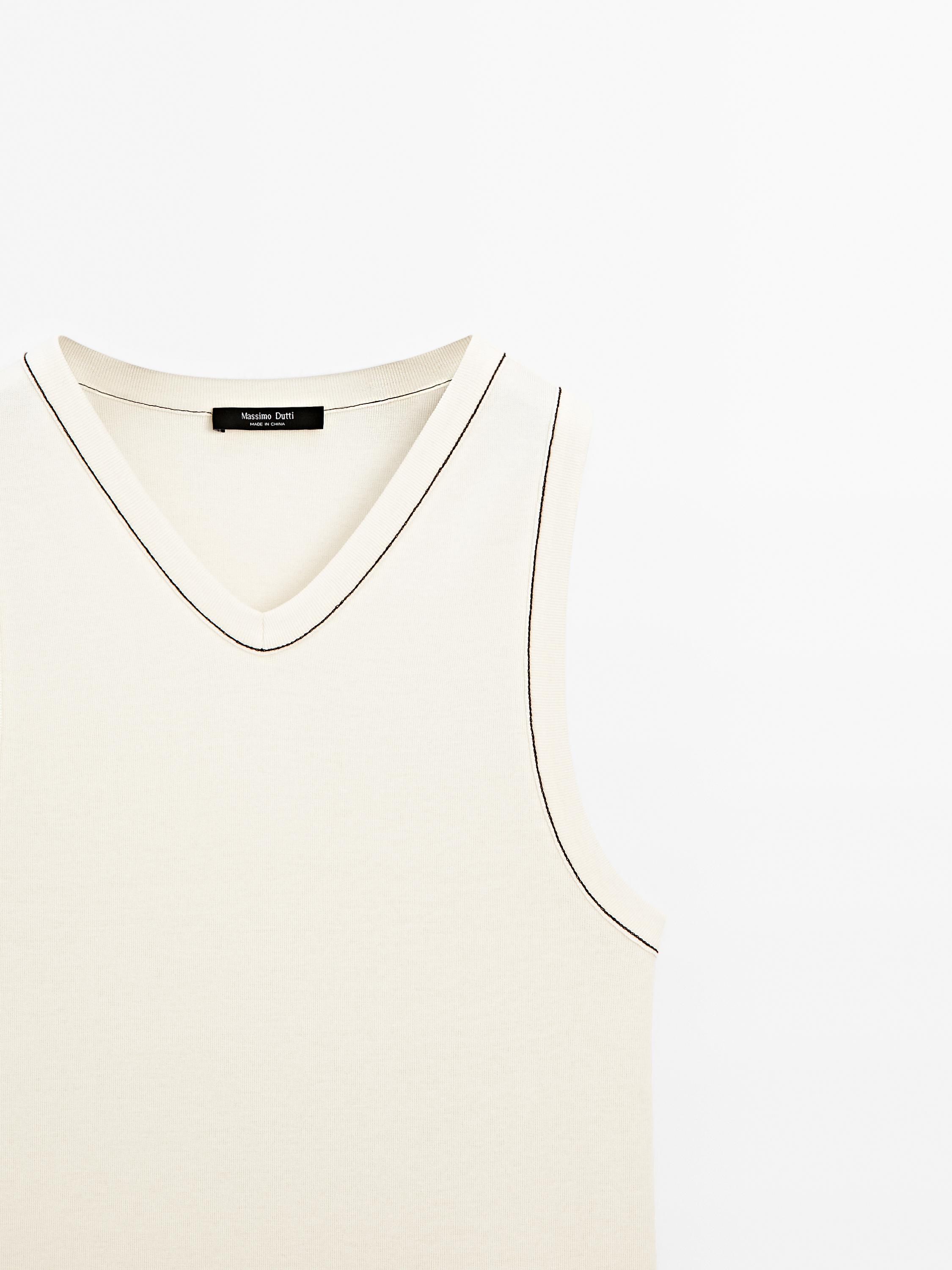 100% cotton T-shirt with contrast detail